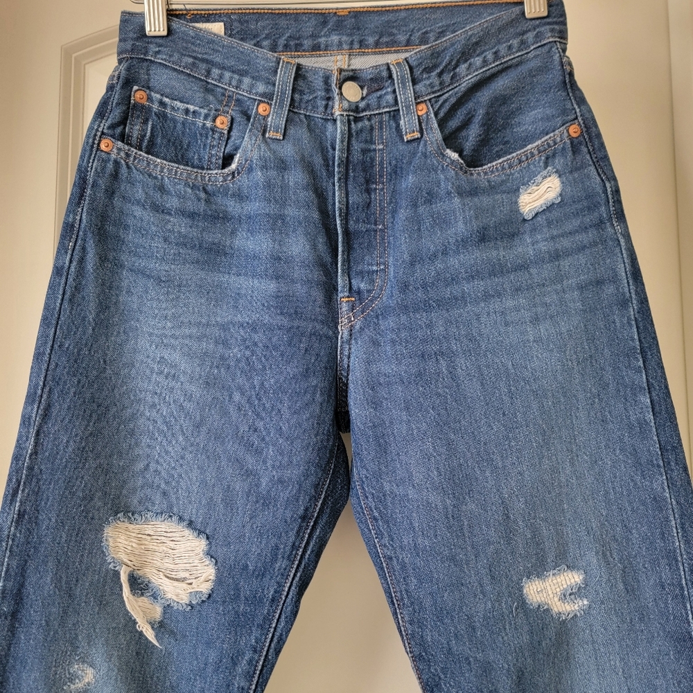 Levi's Blue Distressed Cropped Ankle Jeans - Picture 3 of 5